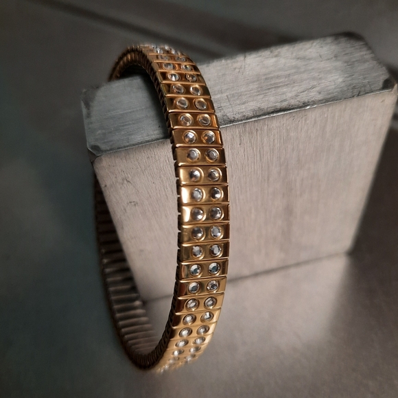 Gold Metal Bracelet With Swarovski Stone main image 1